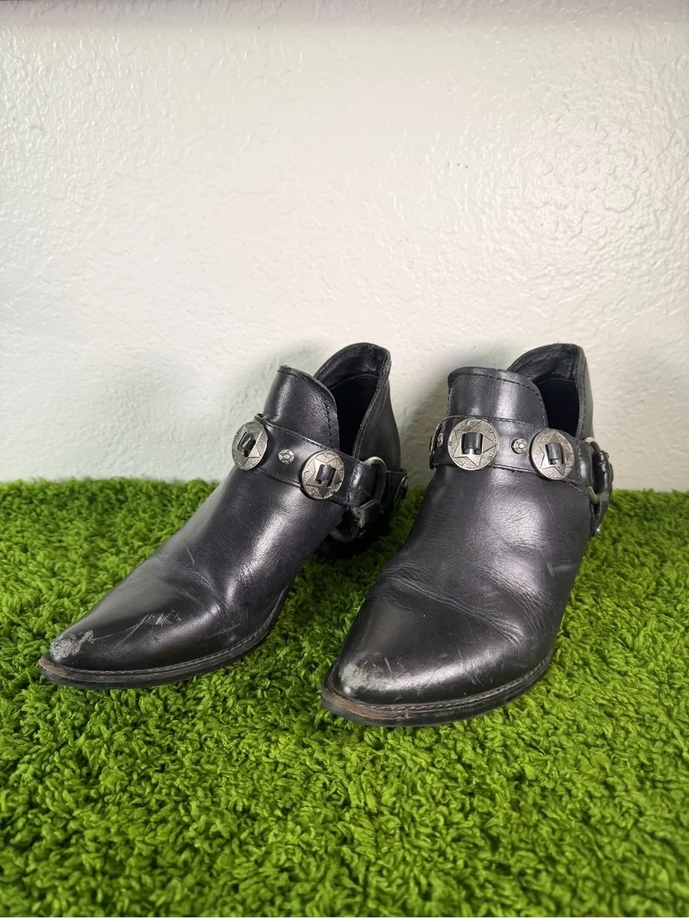 Steve Madden Aces Black Leather Ankle Booties